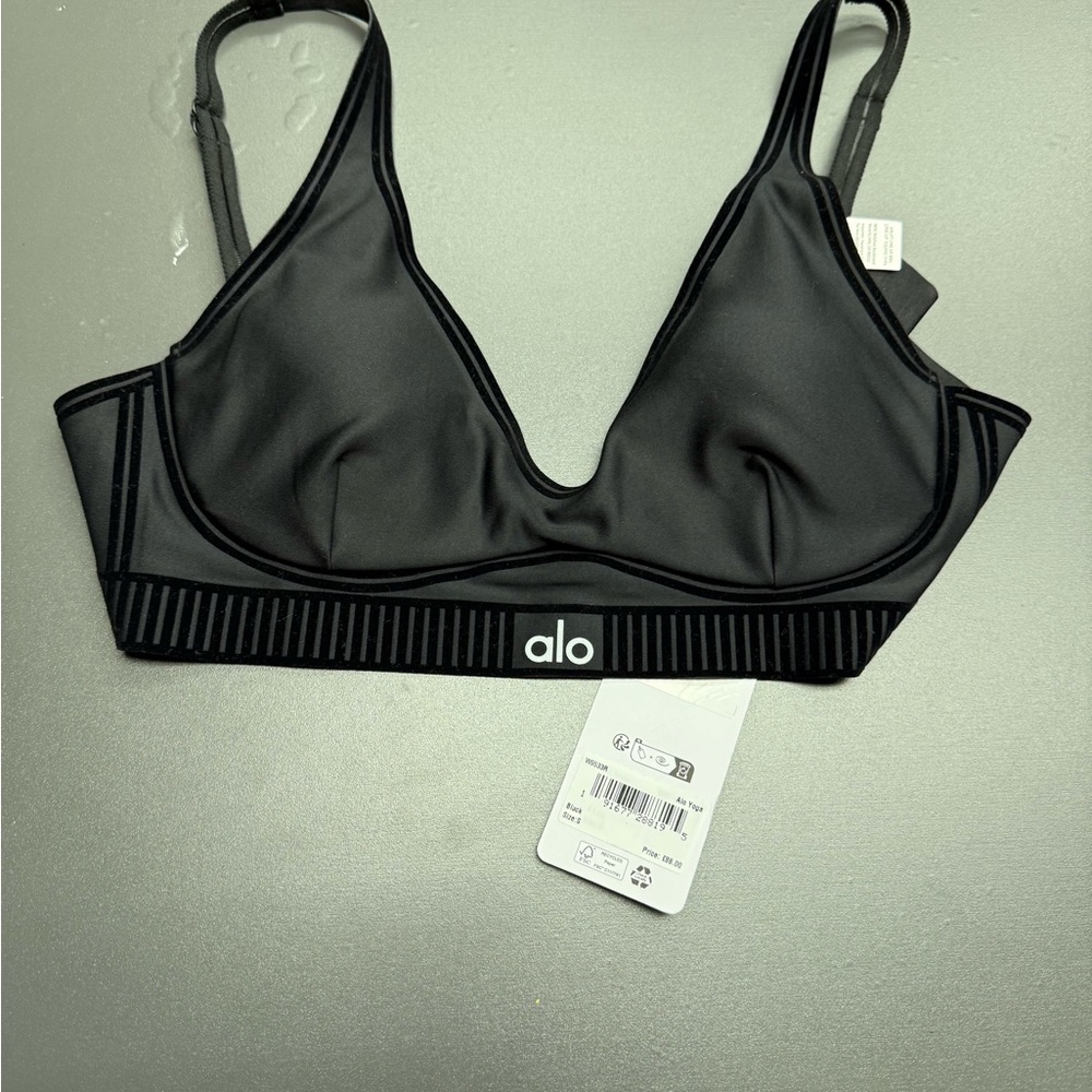 ALO Yoga Sleek Black Sports Bra